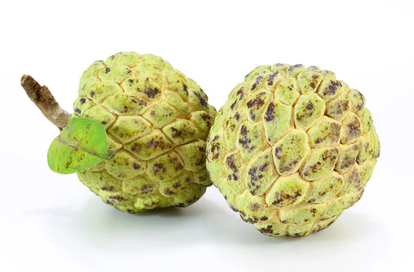 Custard apple na białym tle — Zdjęcie stockowe