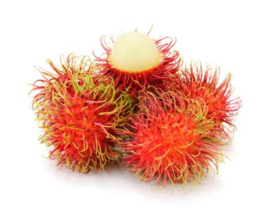 beyaz arkaplanda rambutan 