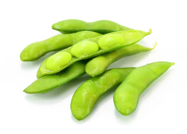 Edamame nibbles, gekookte groene sojabonen, Japans eten — Stockfoto