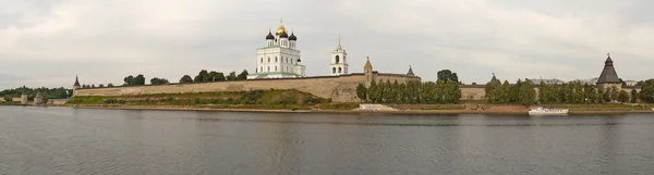 Panoramic view of Pskov Kremlin — Stock Photo, Image