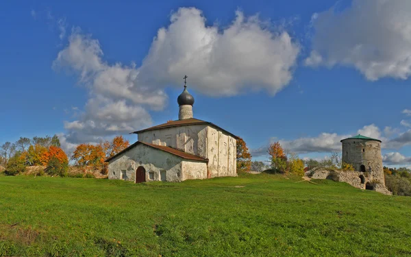 Kostel kosma a damian ve městě pskov — Stock fotografie