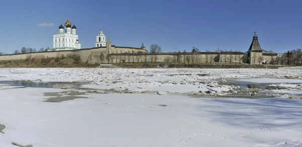 Pskow kremlin — Stockfoto