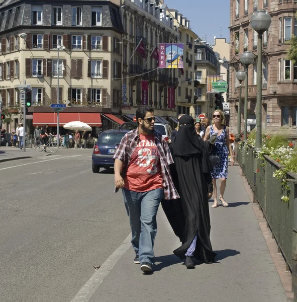 kanunları çiğnemek