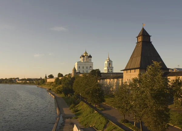 Vista del Kremlin de Pskov — Foto de Stock