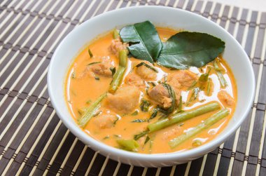 Su ıspanak (Tae-pho çorbası ile Pork köri)