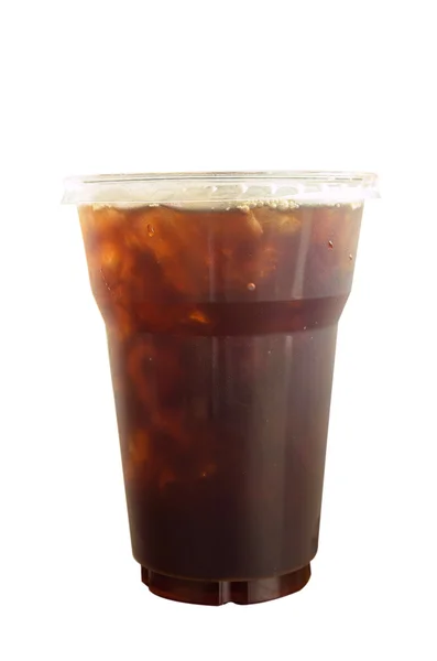 Kawa mrożona americano w na wynos plastikowy kubek na białym tle Zdjęcie Stockowe