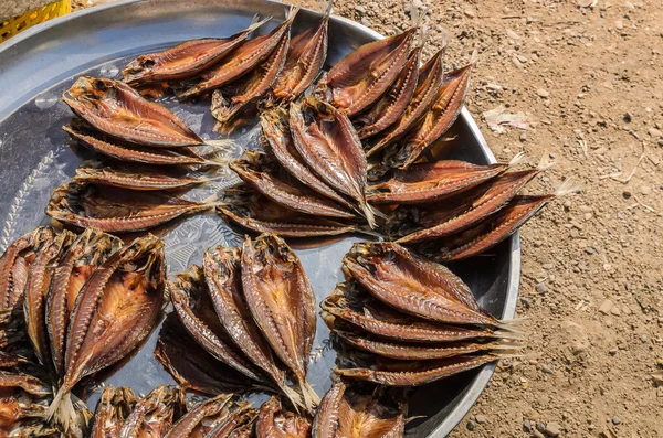 Torkad fisk på marknaden till salu — Stockfoto
