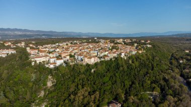 Krk Adası 'ndaki Omisalj şehri