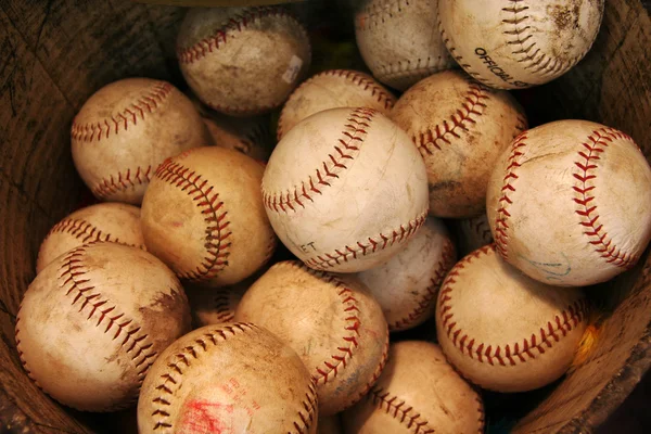 Secchio di palle da baseball — Foto Stock