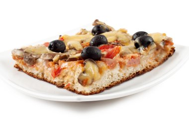 Tabakta bir dilim pizza