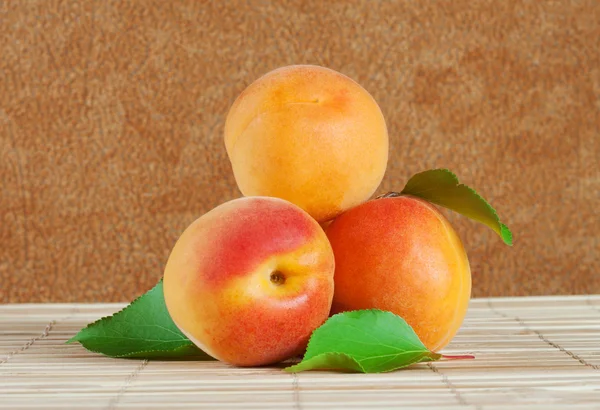 Bright yellow ripe apricots — Stock Photo, Image