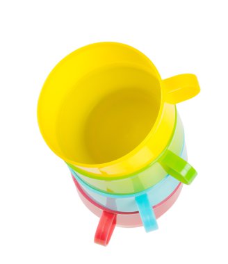 yüzleri karşı karşıya dört renkli bardak