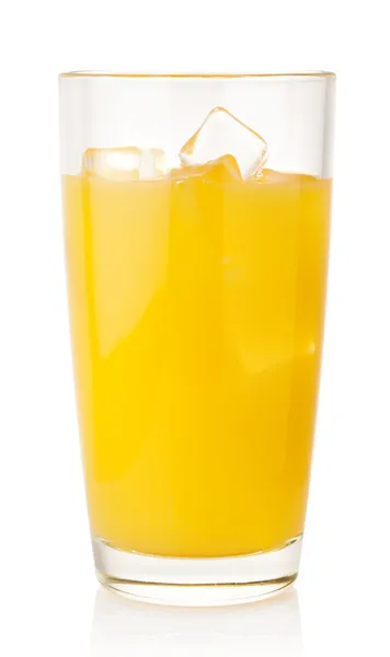 Jugo de naranja con cubitos de hielo — Foto de Stock