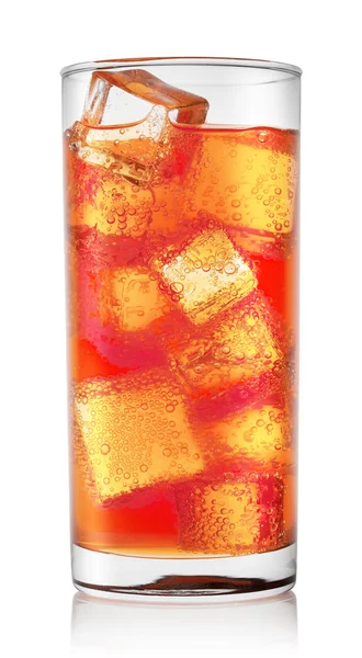 Koolzuurhoudende oranje cocktail met ijs — Stockfoto