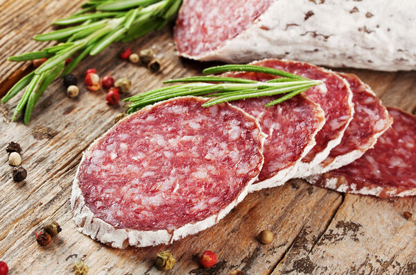 Кусочки копченого салата
