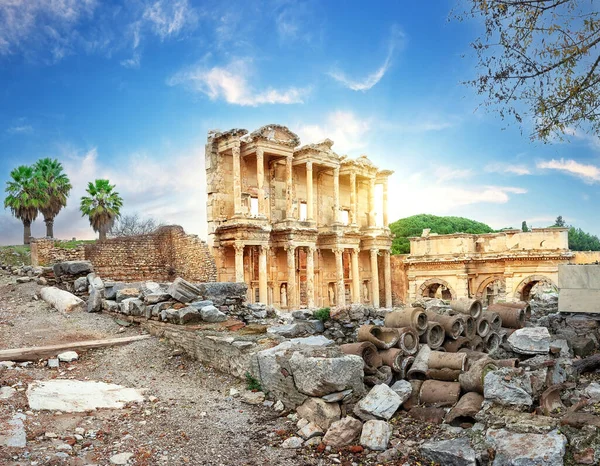 Surviving ruins of the Library of Celsus at Ephesus — Foto de Stock
