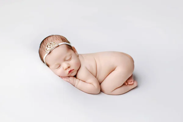Newborn Girl White Background Photoshoot Newborn Portrait Beautiful Sleeping Newborn Immagine Stock