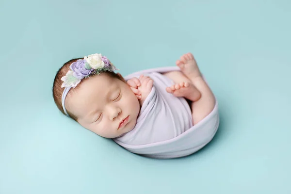 Title Newborn Girl Blue Background Photoshoot Newborn Portrait Beautiful Sleeping Foto Stock Royalty Free