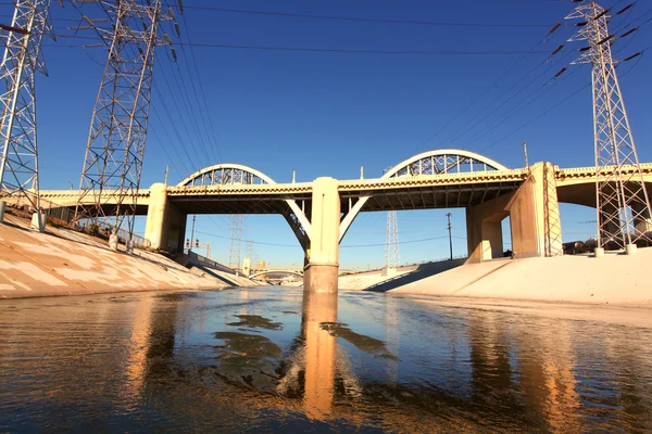 Έκτη οδογέφυρα οδών στον ποταμό Λος Άντζελες Εικόνα Αρχείου