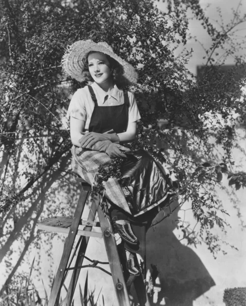 Taking a break from gardening — Stock Photo, Image