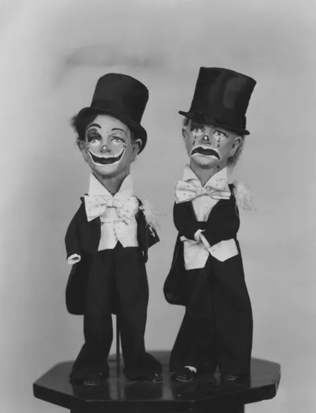 Fröhliche und traurige Clownsfiguren — Stockfoto