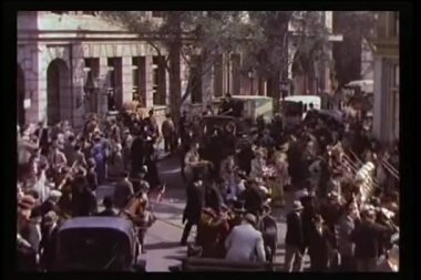 Tören sonunda Dispergatör kalabalık