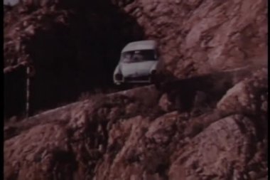 lenta auto precipicio caer agua