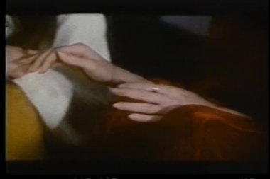 Başka bir kadının elini okşama eller Close-Up