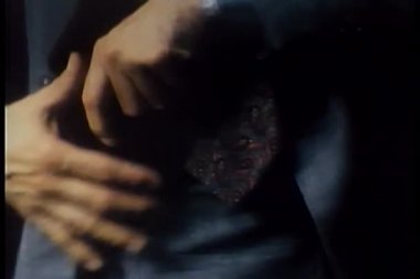 yakın çekim mermi silah kontrol eller