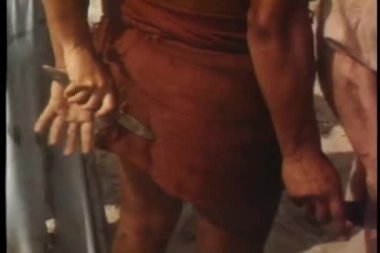 onların arkasından geçen dikiz bıçaklar