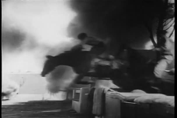 Andra världskriget reenactment - by raid — Stockvideo