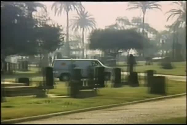 Ampla van tiro dirigindo através do cemitério — Vídeo de Stock