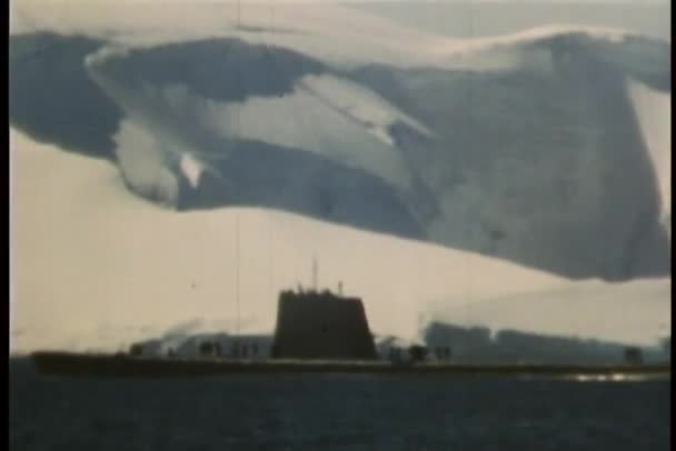 Üstüne batık denizaltı — Stok video