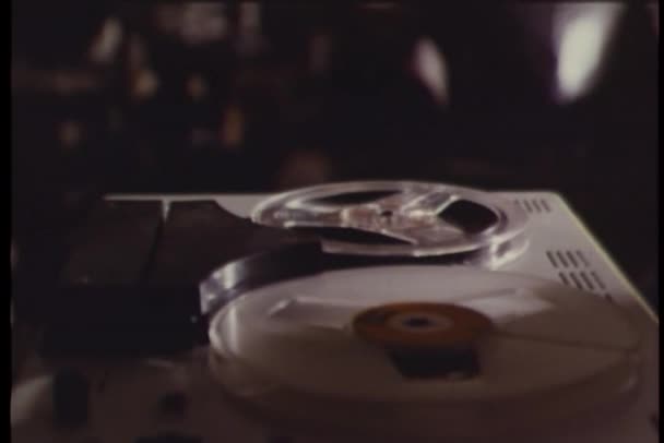 REEL HERE REEL om reel here reel tape recorder — Stockvideo