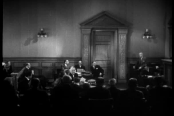 Όρθιος στην αίθουσα του Δικαστηρίου — Αρχείο Βίντεο