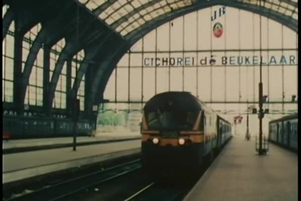 Antwerpen-Centraal Estación de tren en Amberes, Bélgica — Vídeos de Stock