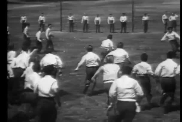 Montaje - colegiales jugando rugby — Vídeo de stock