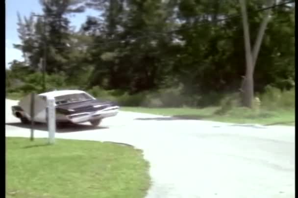 Içine çökmesini polis arabaları — Stok video