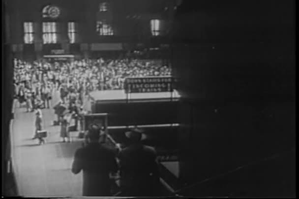Luftaufnahme des großen Hauptbahnhofs in den 1940er Jahren — Stockvideo
