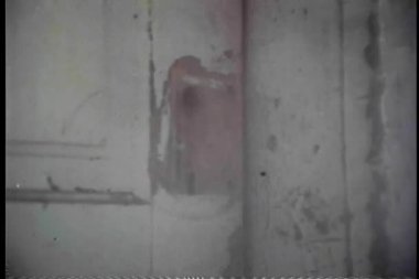 adam takozlar evi yanan kapıyı kapat