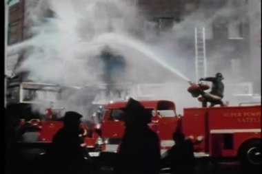 itfaiyeci yanan bina hosing