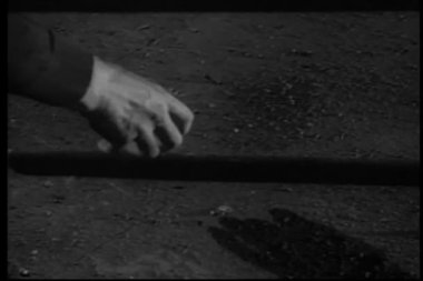 yakın çekim el sopa yere tespit