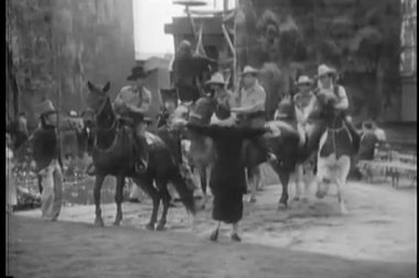 kadın uyarı kovboylar