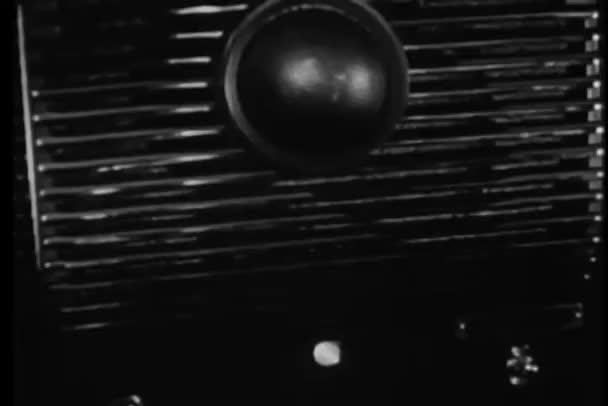 Close-up of old-fashioned car radio — Stock Video