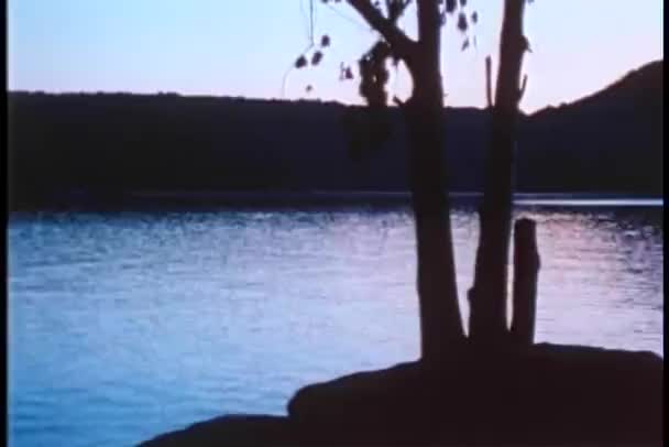Wide shot of Connecticut lake at dusk — Stock Video