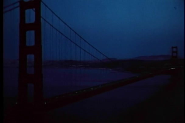 Vista noturna da Golden Gate Bridge, São Francisco, Califórnia — Vídeo de Stock