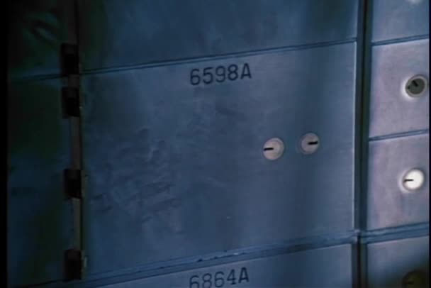 Coffre-fort explosant dans la banque 