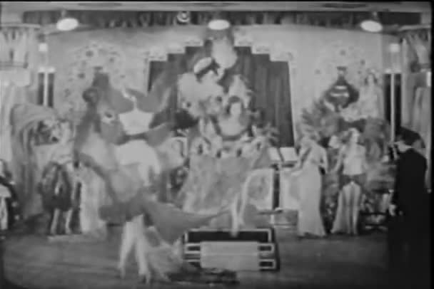 Wide angle shot of showgirls walking down runway — Stock Video