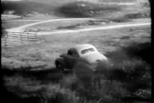 Vintage car speeding into barn — Stock Video