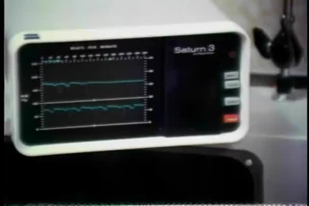 Fechar do monitor EKG — Vídeo de Stock